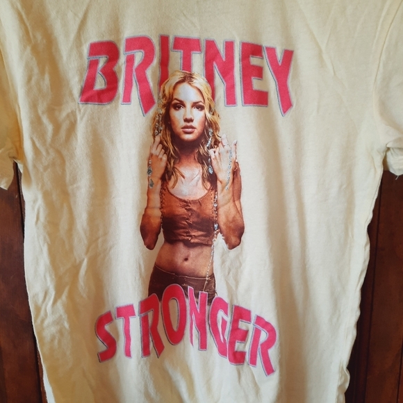 Britney Spears Britney Stronger pale yellow graphic short sleeve t-shirt size XS - Picture 7 of 9